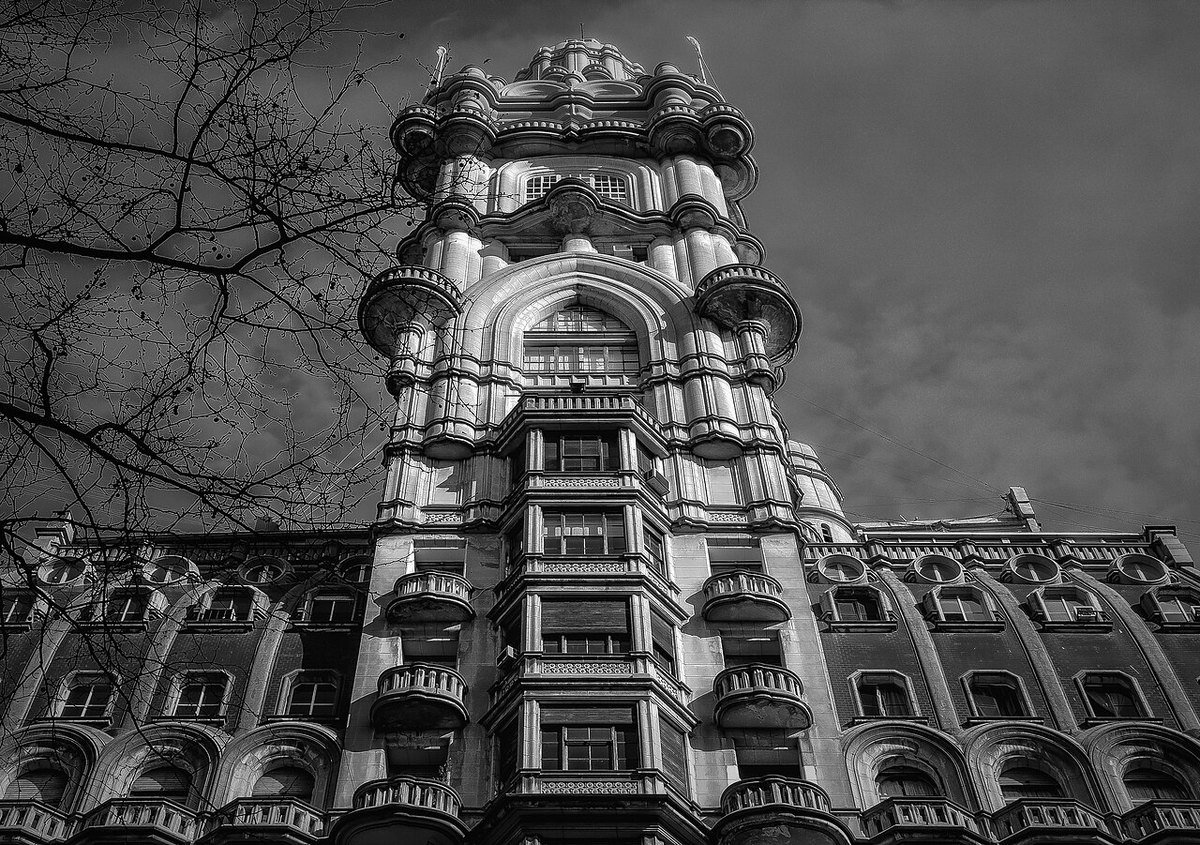 Fachada del Palacio Barolo sobre Avenida de Mayo