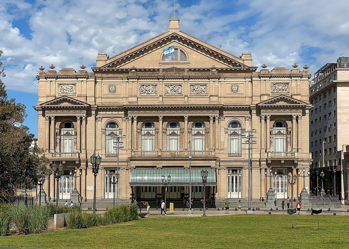Fachada principal del Teatro Colón